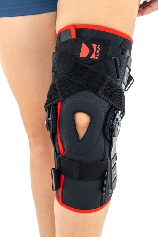 AKTYWNA ORTEZA WSPOMAGAJĄCA WIĘZADŁA STAWU KOLANOWEGO