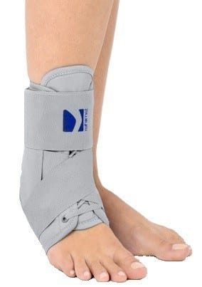 ORTEZA STAWU SKOKOWEGO SZNUROWANA OBEJMUJĄCA GOLEŃ I STOPĘ Z FISZBINAMI ORTOPEDYCZNYMI AM-OSS-13