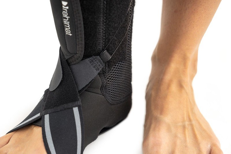 AKTYWNA ORTEZA PODESZWOWA NA OPADAJĄCĄ STOPĘ OSS-OS-02 REH4MAT