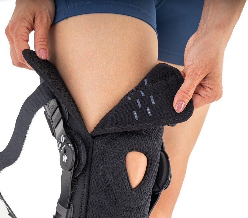 ORTEZA STAWU KOLANOWEGO Z REGULACJĄ ZAKRESU RUCHOMOŚCI CO 15 STOPNI REH4MAT AM-OSK-Z/1R-01